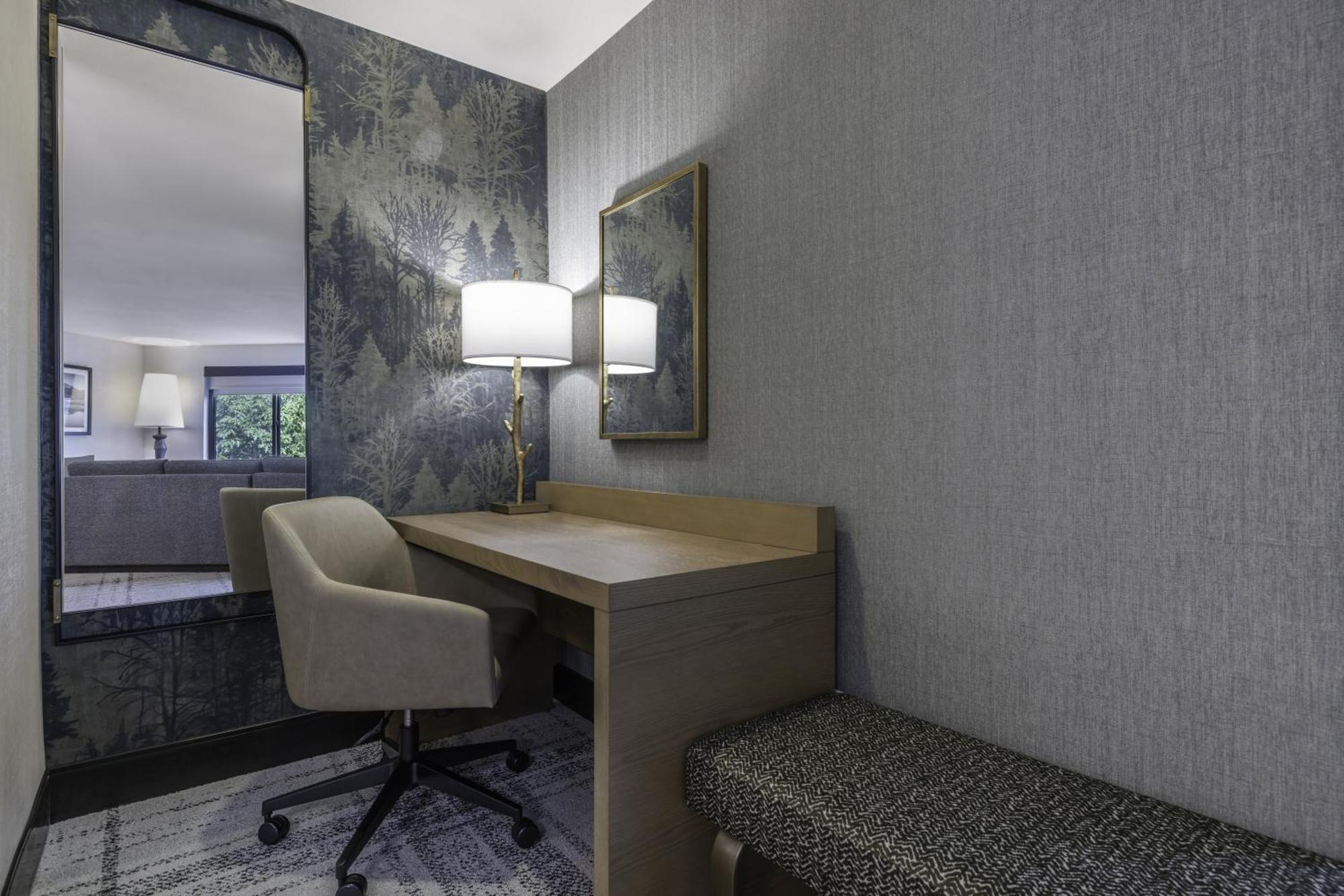 The Newberry Bend, Tapestry Collection By Hilton Bend