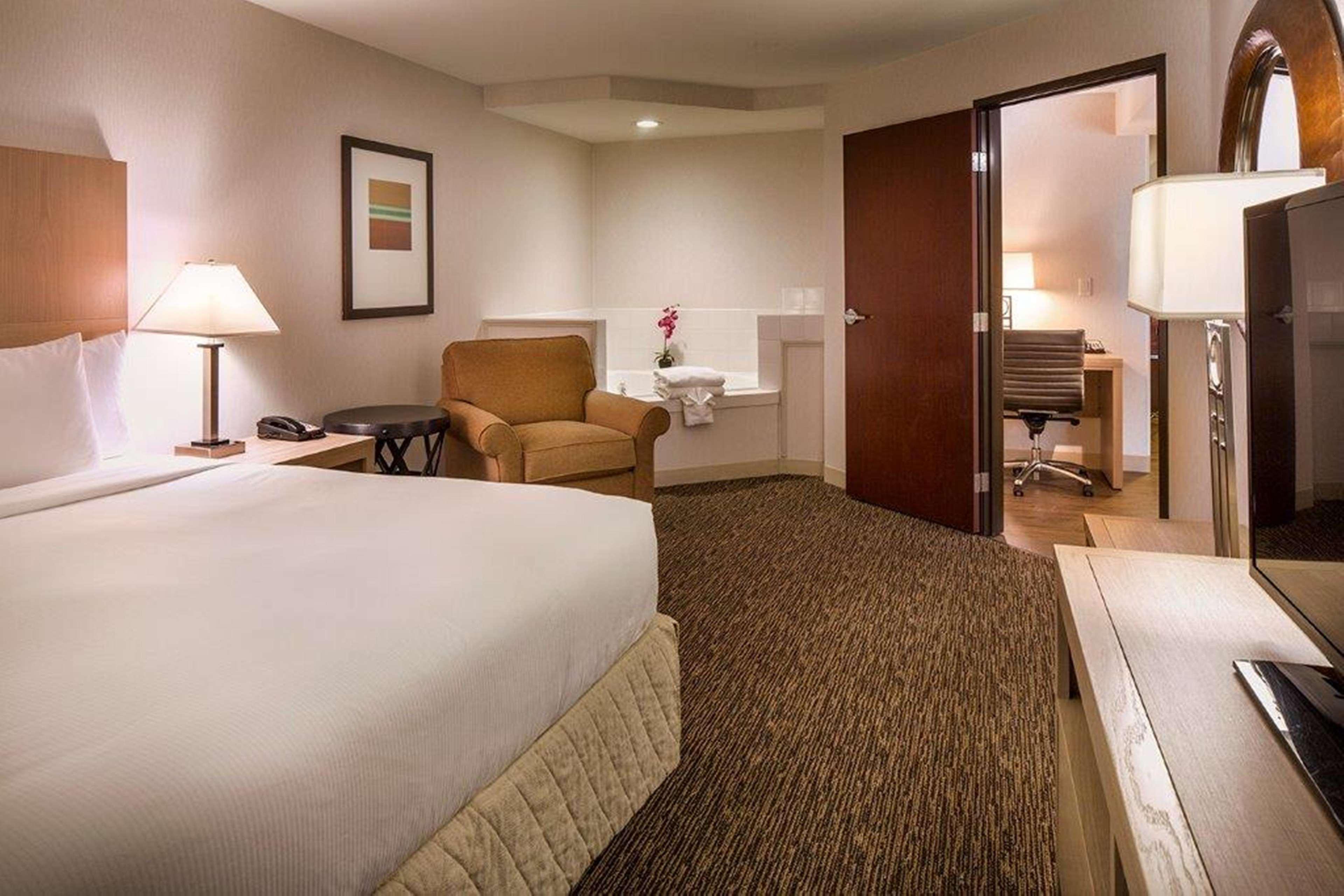 The Newberry Bend, Tapestry Collection By Hilton